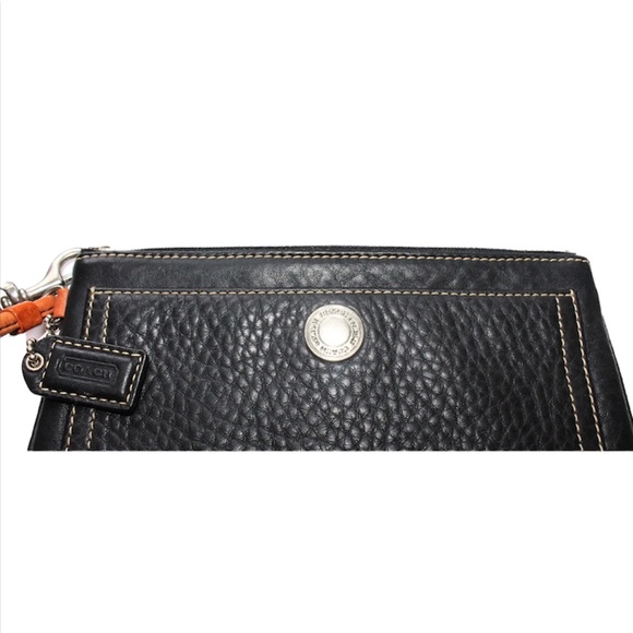 Authentic Women's COACH Black Leather Zip Close Wristlet Wallet 7 x 4.5 in. - Picture 2 of 4